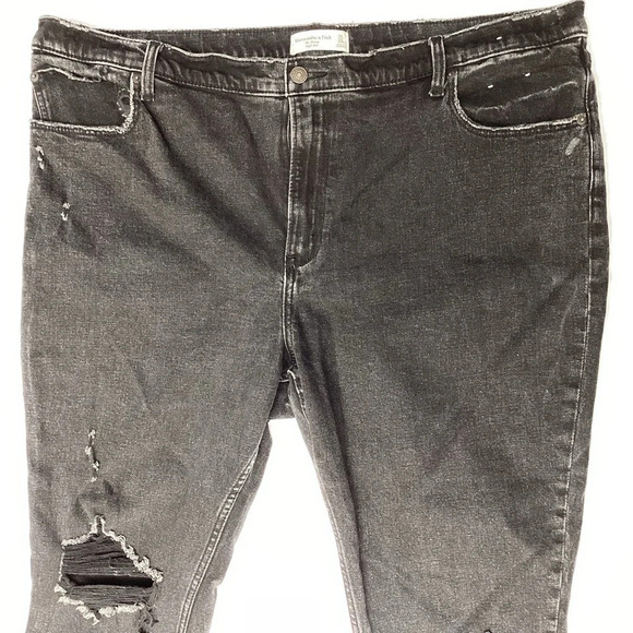 Abercrombie Women’s The Skinny High Rise Ripped Knee Jean in Black in 20S/35 - Picture 2 of 10